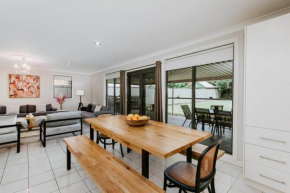 Gladstone Blush - Premium Comfort in Mudgee's Heart